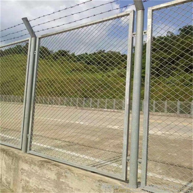 西藏鋼板網(wǎng)防護(hù)柵欄