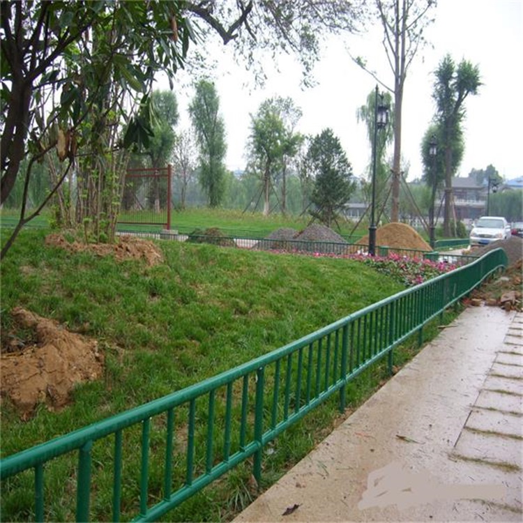陜西道路隔離帶護(hù)欄