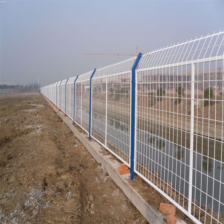 上海鐵路沿線(xiàn)防護(hù)柵欄施工注意事項(xiàng)
